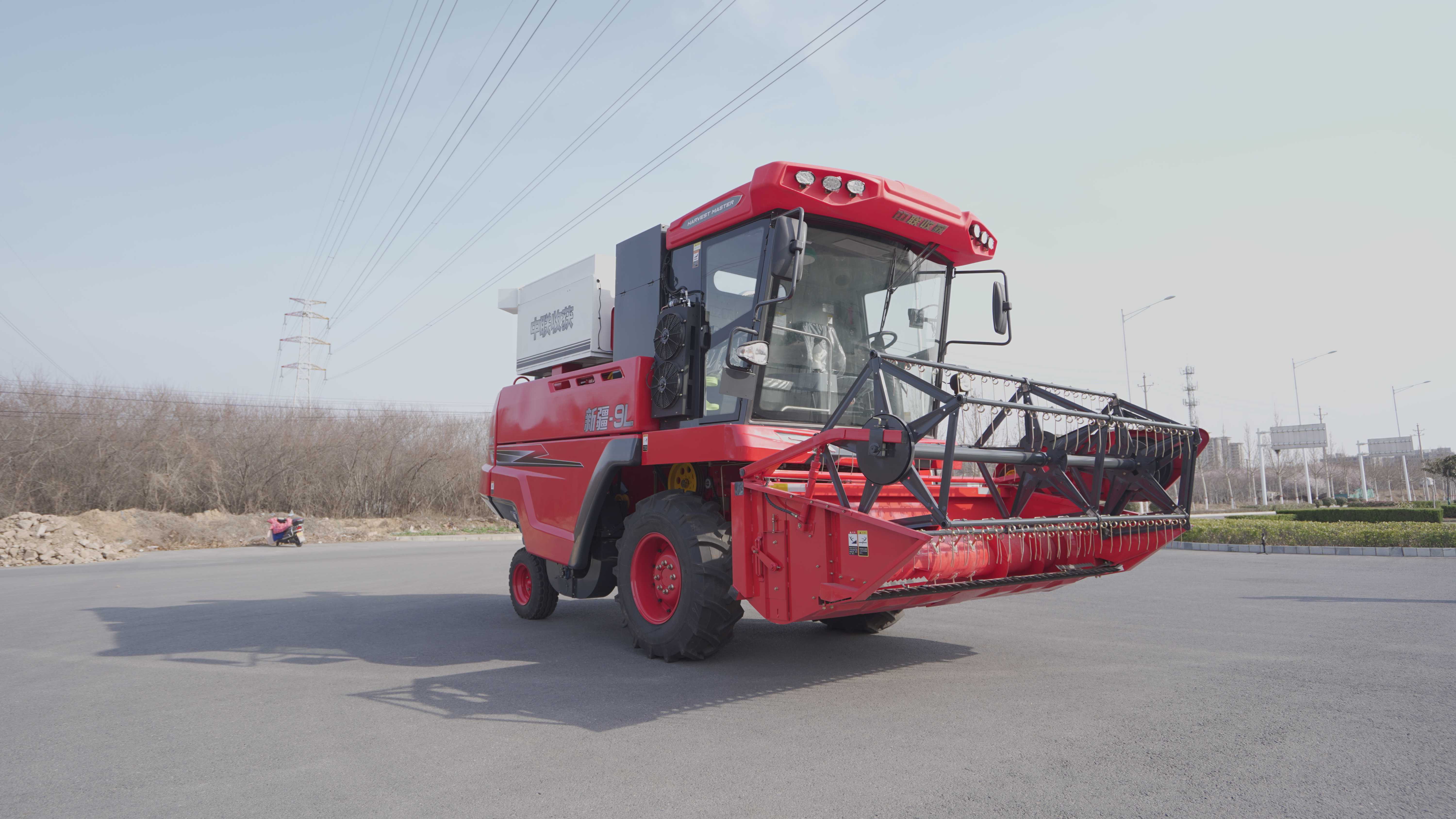 OEM structure factory self-propelled corn picker high peelin