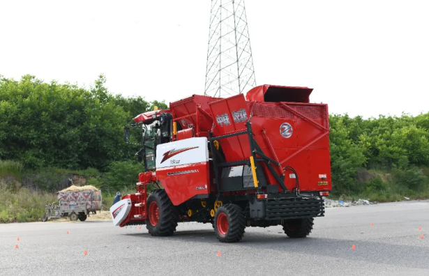 Master Wu from Tongliao, Inner Mongolia: From costly mistakes in tractor selection to covering 4,800 mu of farmland annually – Reliable equipment is the foundation of higher income(图3) image.png