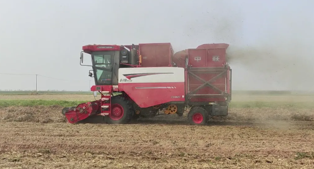 Master Wu from Tongliao, Inner Mongolia: From costly mistakes in tractor selection to covering 4,800 mu of farmland annually – Reliable equipment is the foundation of higher income(图2) image.png