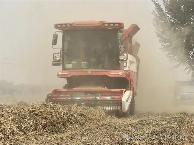 "Harvest Partner" on Woye: An Old Agricultural Mechanic and the Cross-regional Road to Wealth Harvest by Zhonglian(图2) 640 (1)_看图王1.jpg